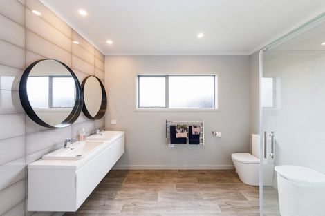 Photo of property in 10 Mediterranean Grove, Fitzherbert, Palmerston North, 4410