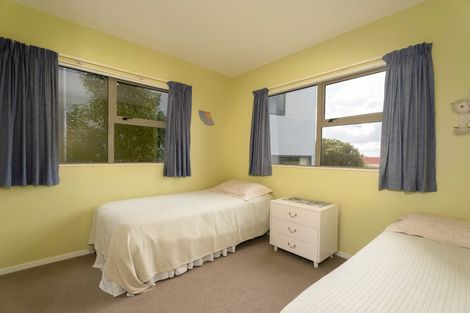 Photo of property in 1 Atamira Close, Churton Park, Wellington, 6037