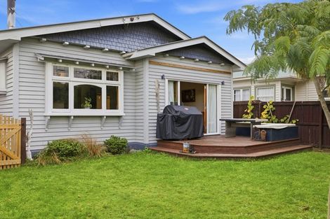 Photo of property in 24 Birdwood Avenue, Beckenham, Christchurch, 8023