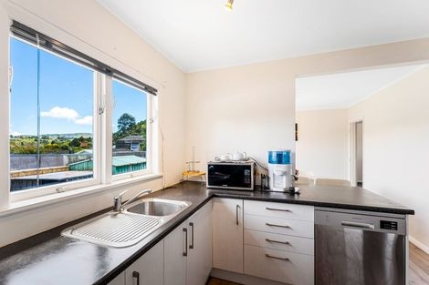 Photo of property in 28 Lowry Crescent, Stokes Valley, Lower Hutt, 5019