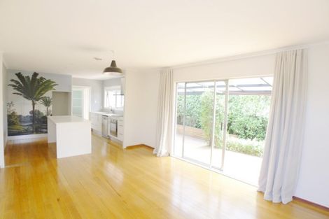 Photo of property in 42 Kervil Avenue, Te Atatu Peninsula, Auckland, 0610