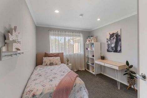 Photo of property in 44 Ripple Grove, Waiuku, 2123