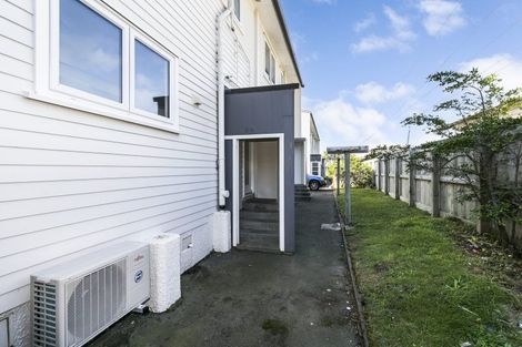 Photo of property in 55u2 Apu Crescent, Lyall Bay, Wellington, 6022