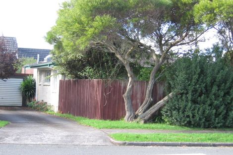 Photo of property in 33 Mccrystal Avenue, Eastern Beach, Auckland, 2012