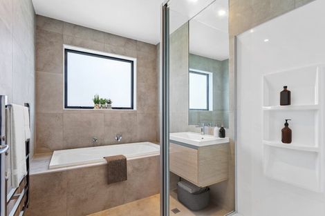 Photo of property in 18 Hema Road, Hobsonville, 0616