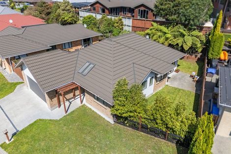 Photo of property in 6 Mcewen Crescent, Riverstone Terraces, Upper Hutt, 5018