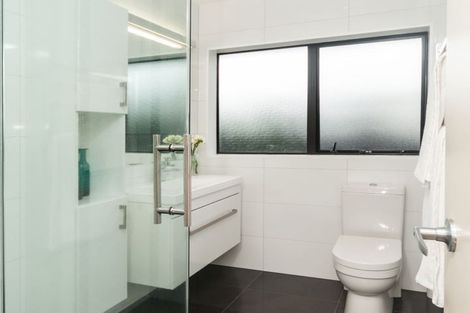 Photo of property in 2/16 Waller Avenue, Bucklands Beach, Auckland, 2012