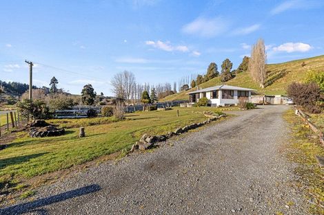 Photo of property in 67 Ongo Road, Hunterville, 4730