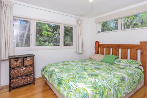 Photo of property in 54 Hollywood Avenue, Titirangi, Auckland, 0604