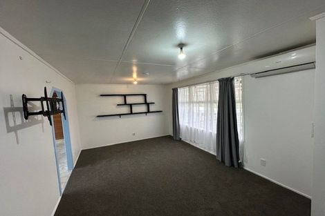 Photo of property in 33 Lincoln Park Avenue, Massey, Auckland, 0614