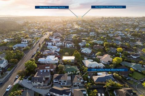 Photo of property in 152b Luckens Road, West Harbour, Auckland, 0618