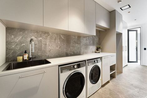 Photo of property in 30b Pitau Road, Mount Maunganui, 3116