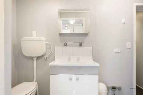 Photo of property in 1/15 Lancelot Place, Glenfield, Auckland, 0629