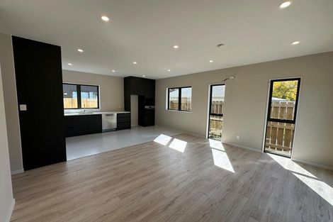 Photo of property in 62a Woodside Road, Massey, Auckland, 0614