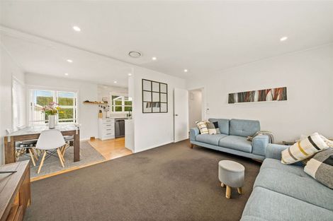 Photo of property in 4 London Street, Te Atatu Peninsula, Auckland, 0610