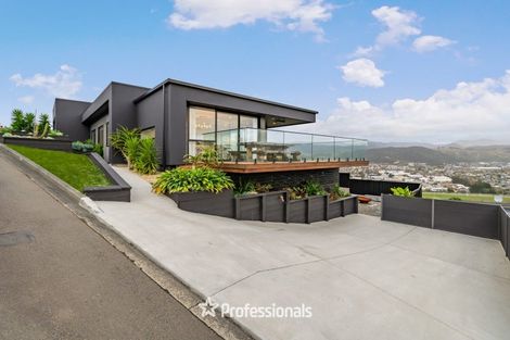 Photo of property in 37 Percy Kinsman Crescent, Riverstone Terraces, Upper Hutt, 5018