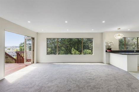 Photo of property in 14 Spoonbill Place, Unsworth Heights, Auckland, 0632