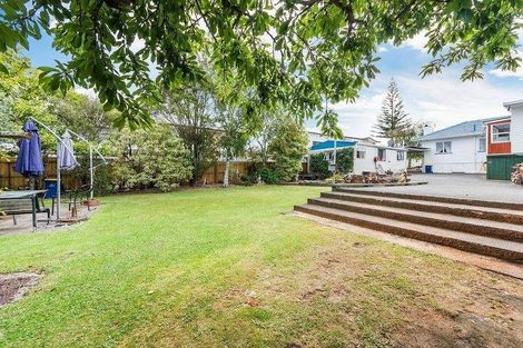 Photo of property in 9 Roberts Road, Te Atatu South, Auckland, 0610