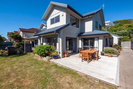 Photo of property in 17 Amesbury Drive, Churton Park, Wellington, 6037