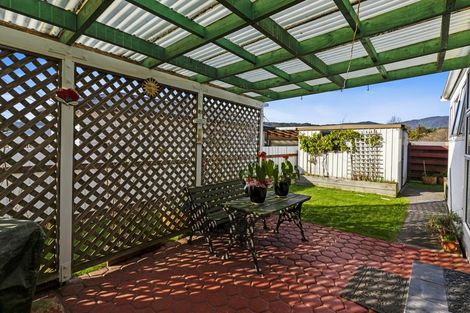 Photo of property in 5 Lees Grove, Wainuiomata, Lower Hutt, 5014