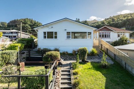 Photo of property in 63 Happy Valley Road, Owhiro Bay, Wellington, 6023