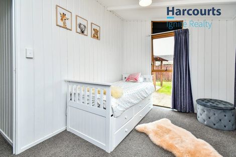 Photo of property in 8 Booker Place, Weymouth, Auckland, 2103