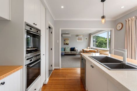 Photo of property in 16 Waru Street, Khandallah, Wellington, 6035