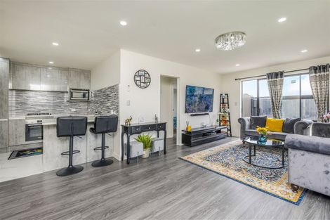 Photo of property in 16 Rosarina Lane, Takanini, 2112