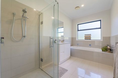 Photo of property in 4 Fern Lane, Whalers Gate, New Plymouth, 4310