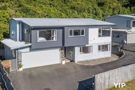 Photo of property in 35 Meadowcroft Grove, Johnsonville, Wellington, 6037