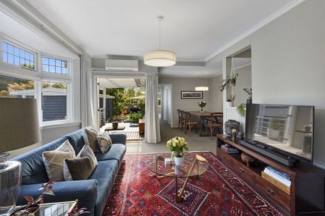 Photo of property in 215 Centaurus Road, Saint Martins, Christchurch, 8022