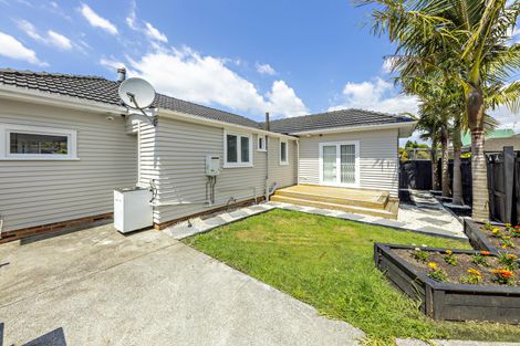 Photo of property in 15 Landscape Road, Papatoetoe, Auckland, 2025