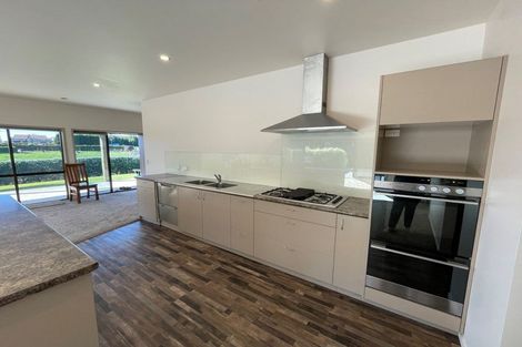 Photo of property in 2 Arthur Road, Paraite, New Plymouth, 4373
