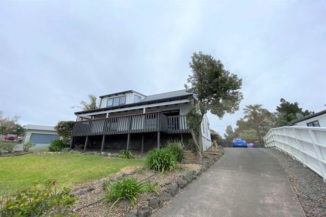 Photo of property in 8 Panorama Court, Red Beach, 0932