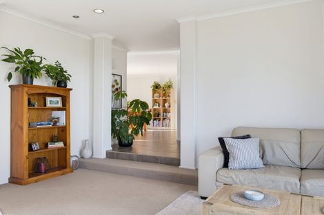 Photo of property in 15 Stonebridge Park Drive, Holdens Bay, Rotorua, 3010
