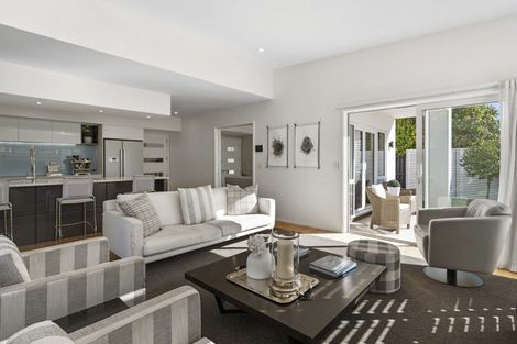 Photo of property in 128 Fendalton Road, Fendalton, Christchurch, 8052