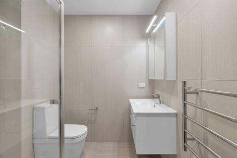 Photo of property in 25 Potter Avenue, Northcote, Auckland, 0627