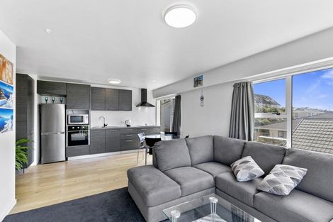 Photo of property in 32u4 Akaroa Drive, Maupuia, Wellington, 6022