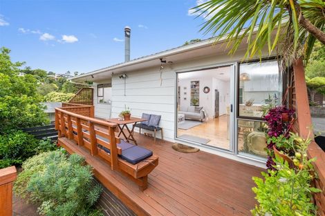 Photo of property in 1/9 De Val Drive, Titirangi, Auckland, 0604