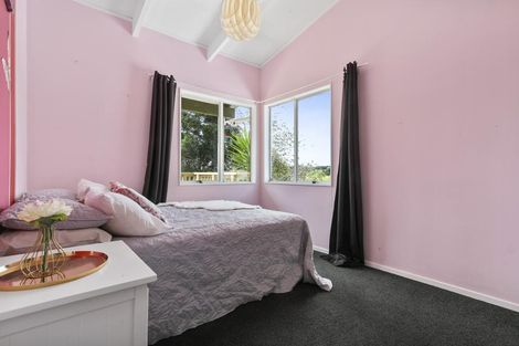 Photo of property in 14 Pitcher Place, Glen Eden, Auckland, 0602