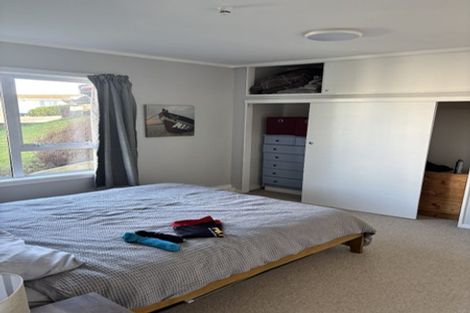 Photo of property in 10 Arahanga Grove, Maupuia, Wellington, 6022