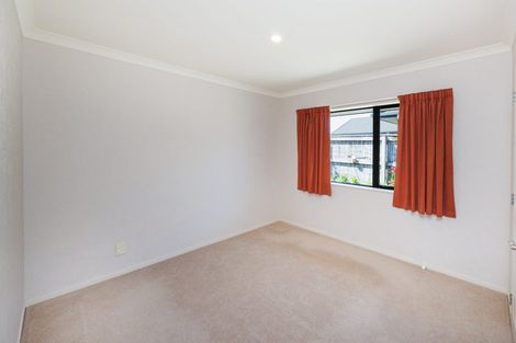 Photo of property in 23 Johnstone Drive, Fitzherbert, Palmerston North, 4410