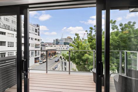 Photo of property in Endeavour Apartments, 21/125u Thorndon Quay, Pipitea, Wellington, 6011