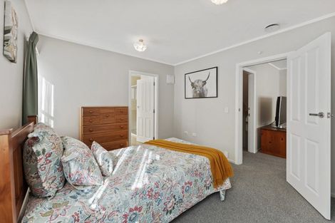 Photo of property in 37 Holland Street, Wainuiomata, Lower Hutt, 5014