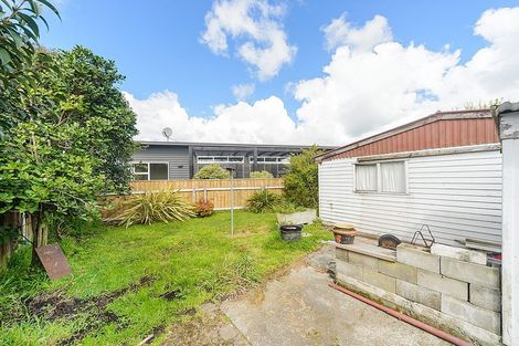 Photo of property in 60 Exeter Crescent, Takaro, Palmerston North, 4412