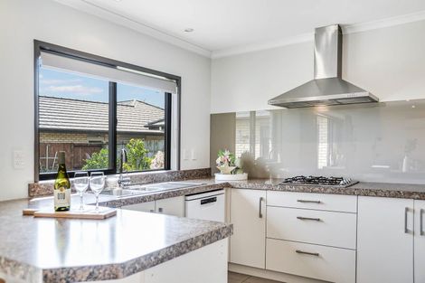 Photo of property in 15 Waltham Place, Rototuna North, Hamilton, 3210