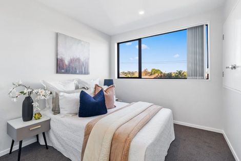 Photo of property in 2/119 Bruce Mclaren Road, Henderson, Auckland, 0612