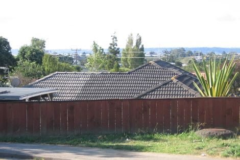 Photo of property in 15 Riverview Road, New Lynn, Auckland, 0600