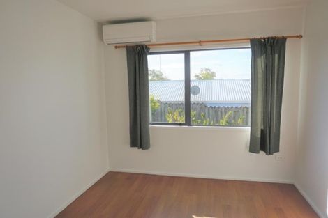 Photo of property in 1/100 Birkdale Road, Birkdale, Auckland, 0626