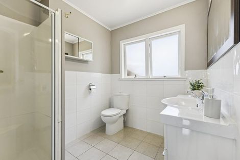 Photo of property in 61 Beechdale Crescent, Pakuranga Heights, Auckland, 2010